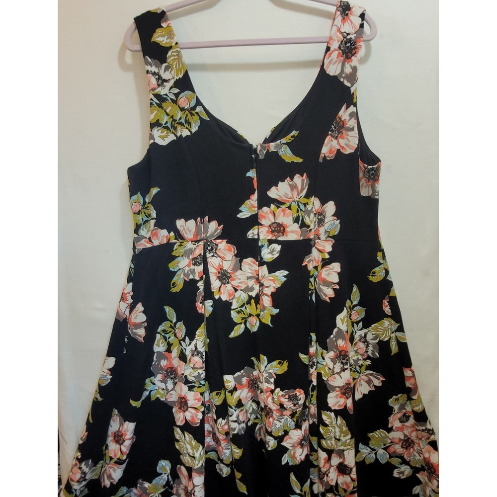Torrid Sleeveless Dress Sz 20 Ponte Skater Pleated Sweetheart Neck Black Floral - Picture 2 of 13